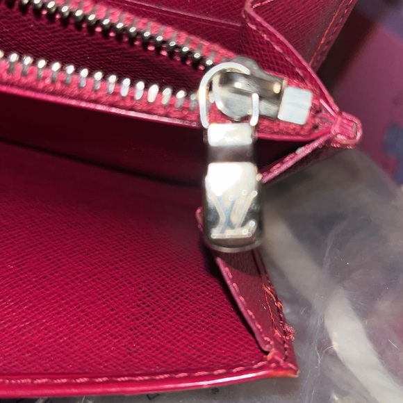 Authentic Louis Vuitton full-size Eppy red wallet - Picture 6 of 6